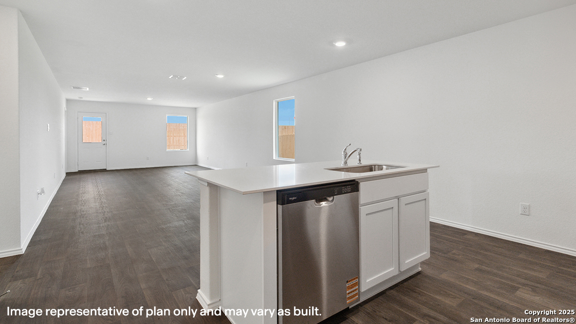 10019 De Allende Path San Antonio, TX 78221 - Photo 5 of 38