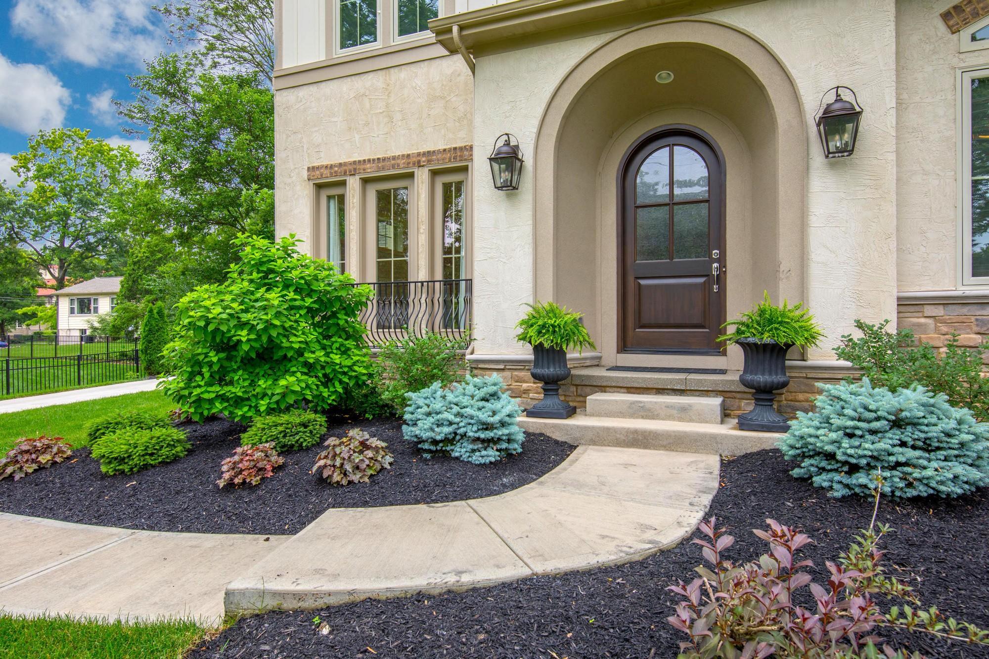 2170 Lane Road Columbus, OH 43220 - Photo 4 of 47