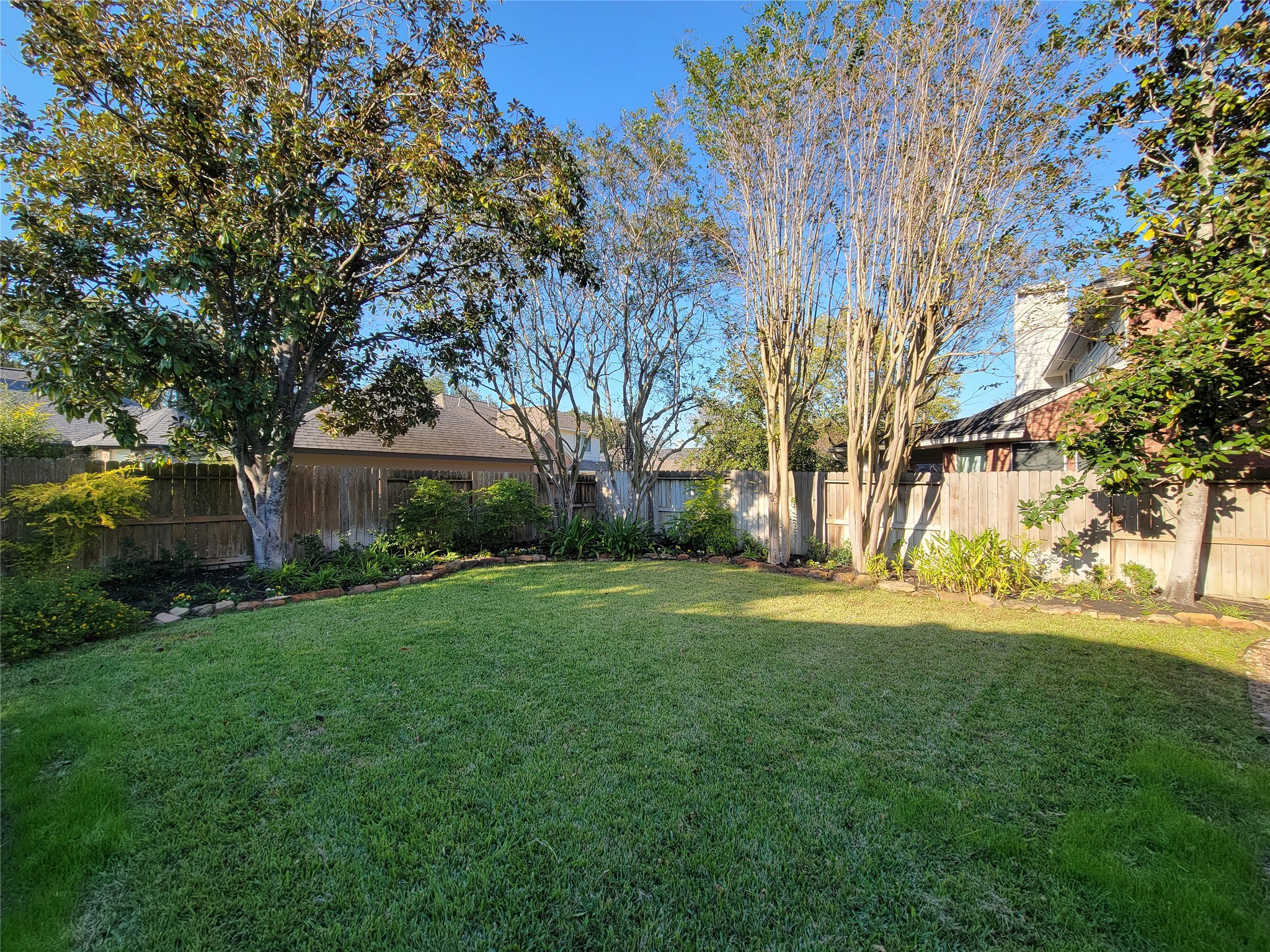 5507 Evening Shore Drive Houston, TX 77041 - Photo 44 of 50 a backyard of apartments with large trees