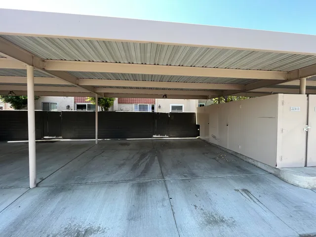 a view of room with an empty room