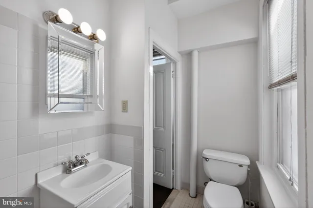 $950 | 459 Martin Street, Unit 2F, Philadelphia, PA 19128