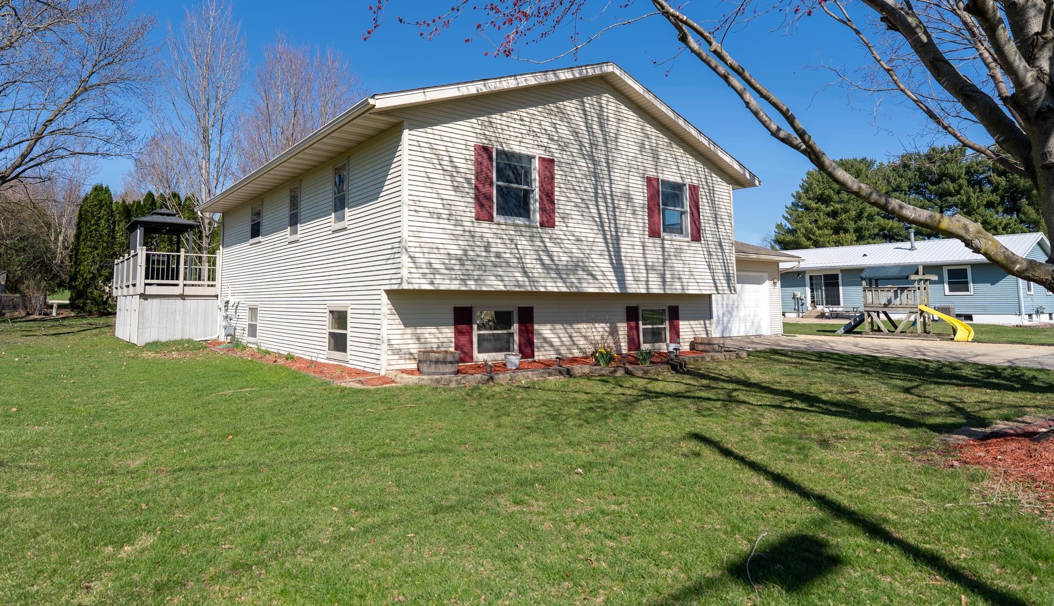 303 North Summit Street Albany, WI 53502 - Photo 18 of 32