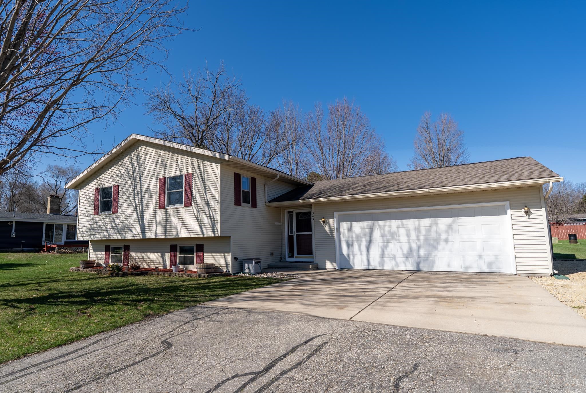 303 North Summit Street Albany, WI 53502 - Photo 22 of 32