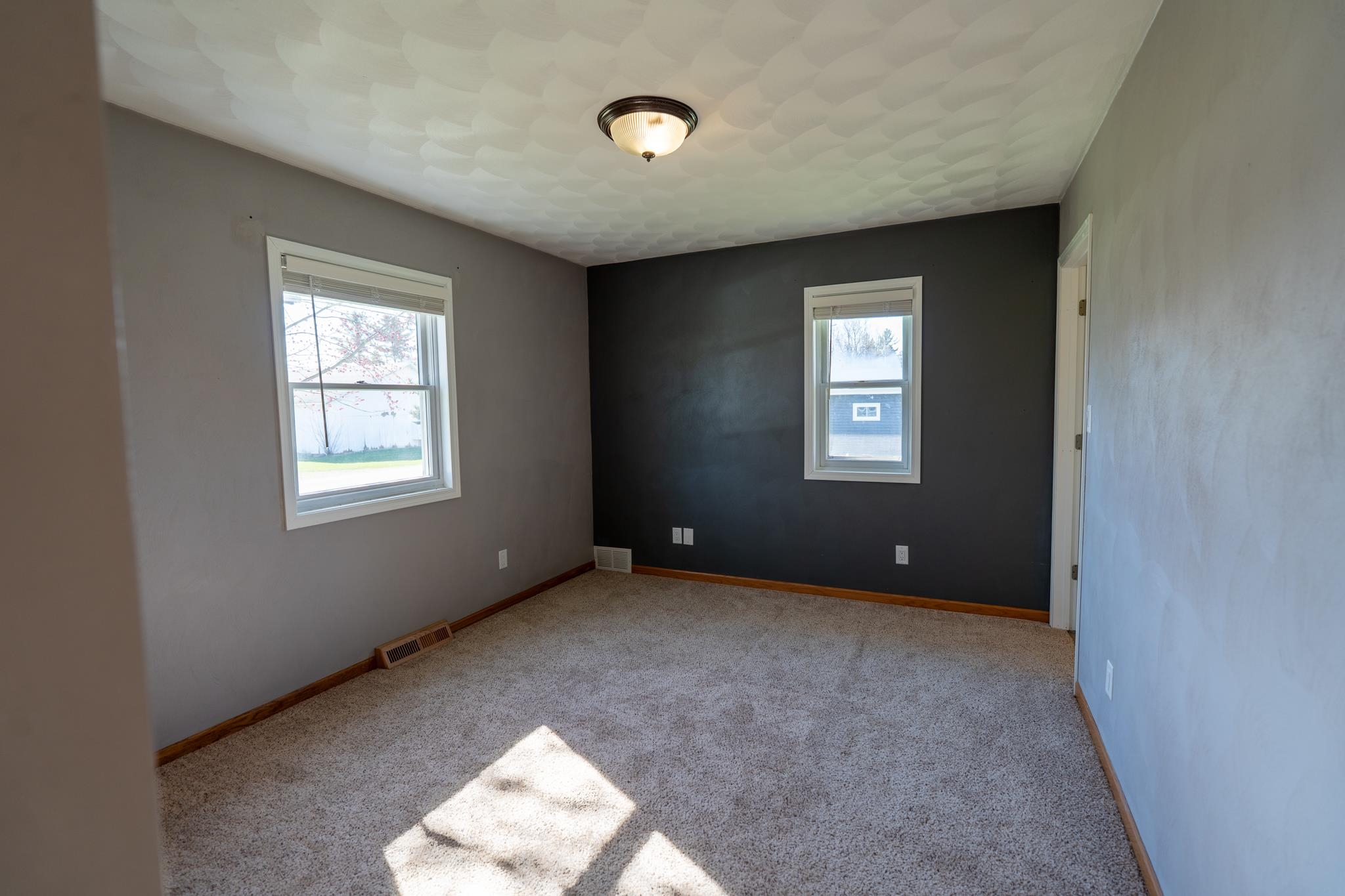 303 North Summit Street Albany, WI 53502 - Photo 7 of 32
