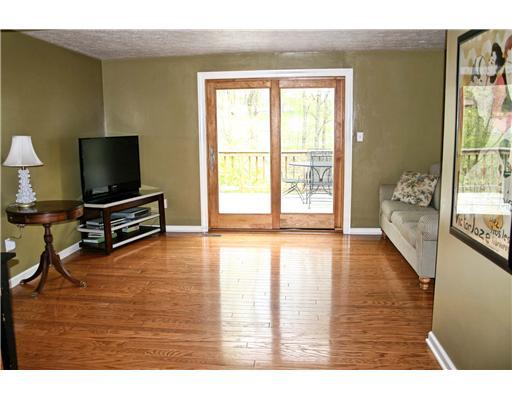 3170 Laurel Ridge Circle Bridgeville, PA 15017 - Photo 2 of 18 Living Room.