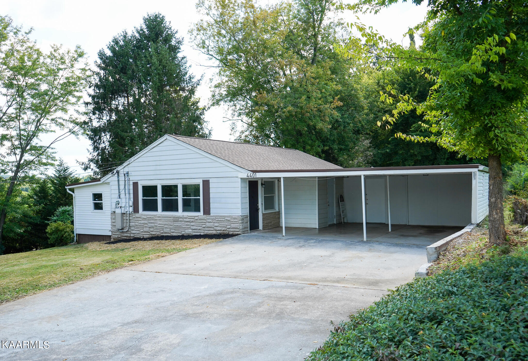4401 Nicholas Road Northwest Knoxville, TN 37912 - Photo 1 of 16 Full View
