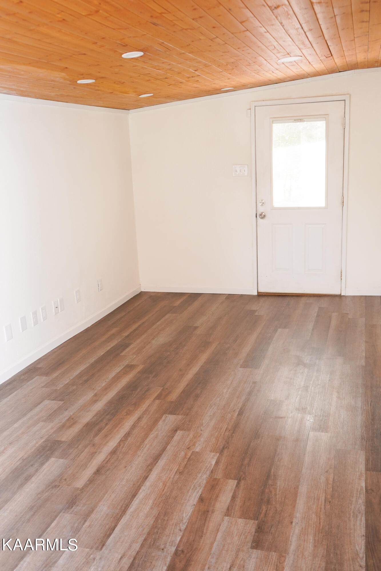 4401 Nicholas Road Northwest Knoxville, TN 37912 - Photo 12 of 16 Flex Room/Deck access 1