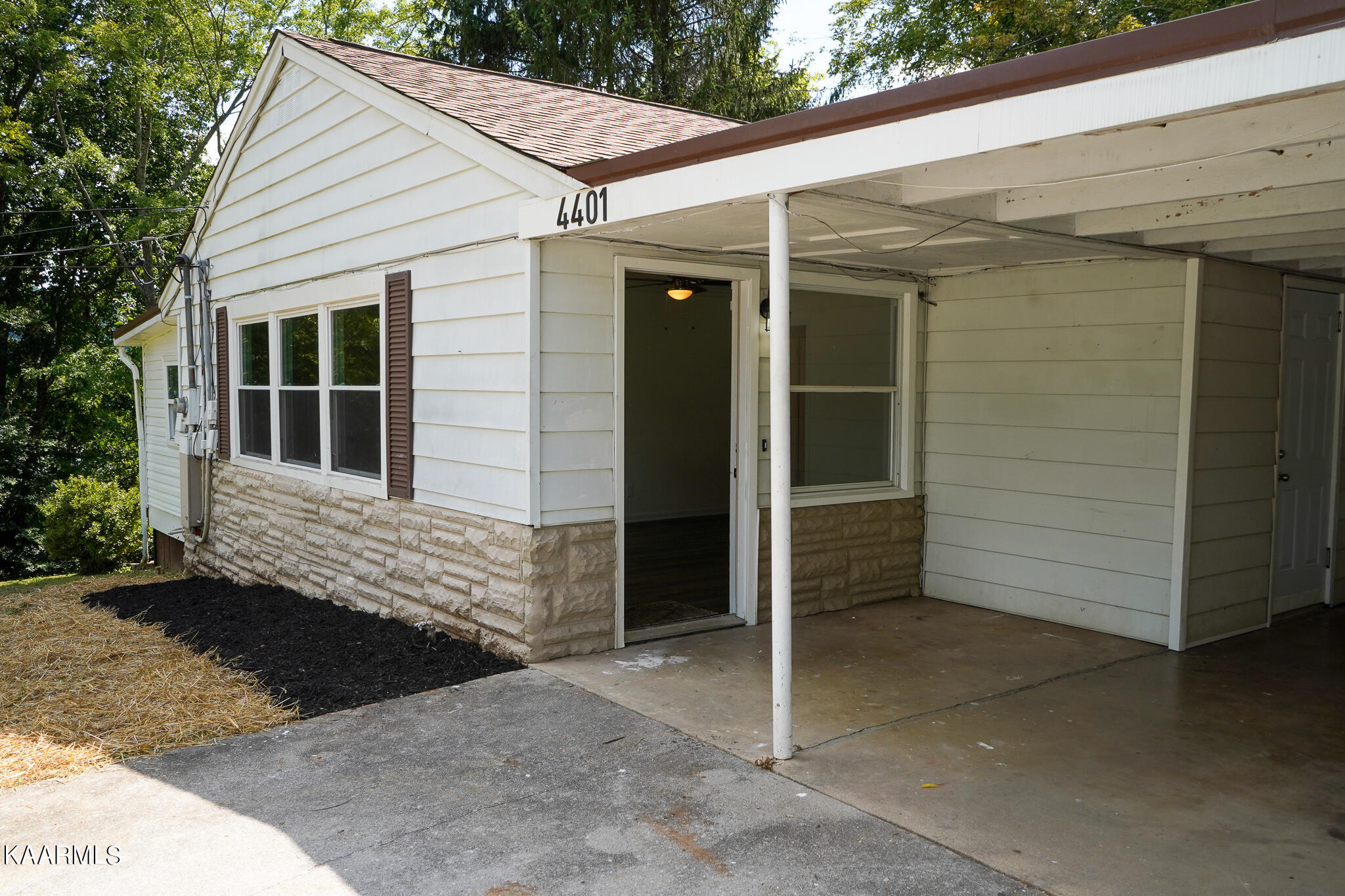 4401 Nicholas Road Northwest Knoxville, TN 37912 - Photo 2 of 16 Front View 1