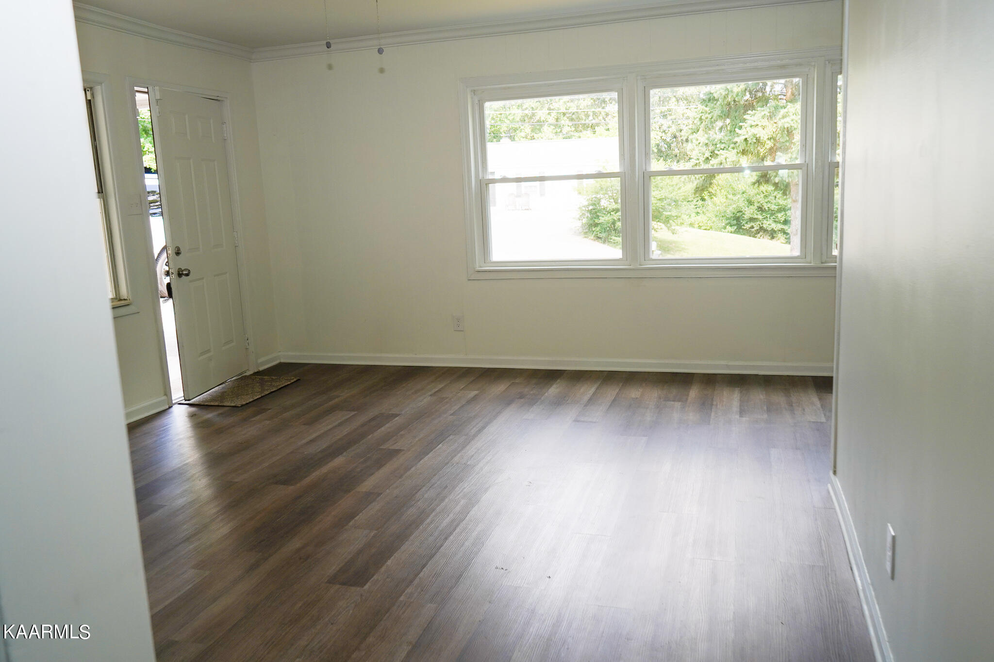4401 Nicholas Road Northwest Knoxville, TN 37912 - Photo 3 of 16 Family Room