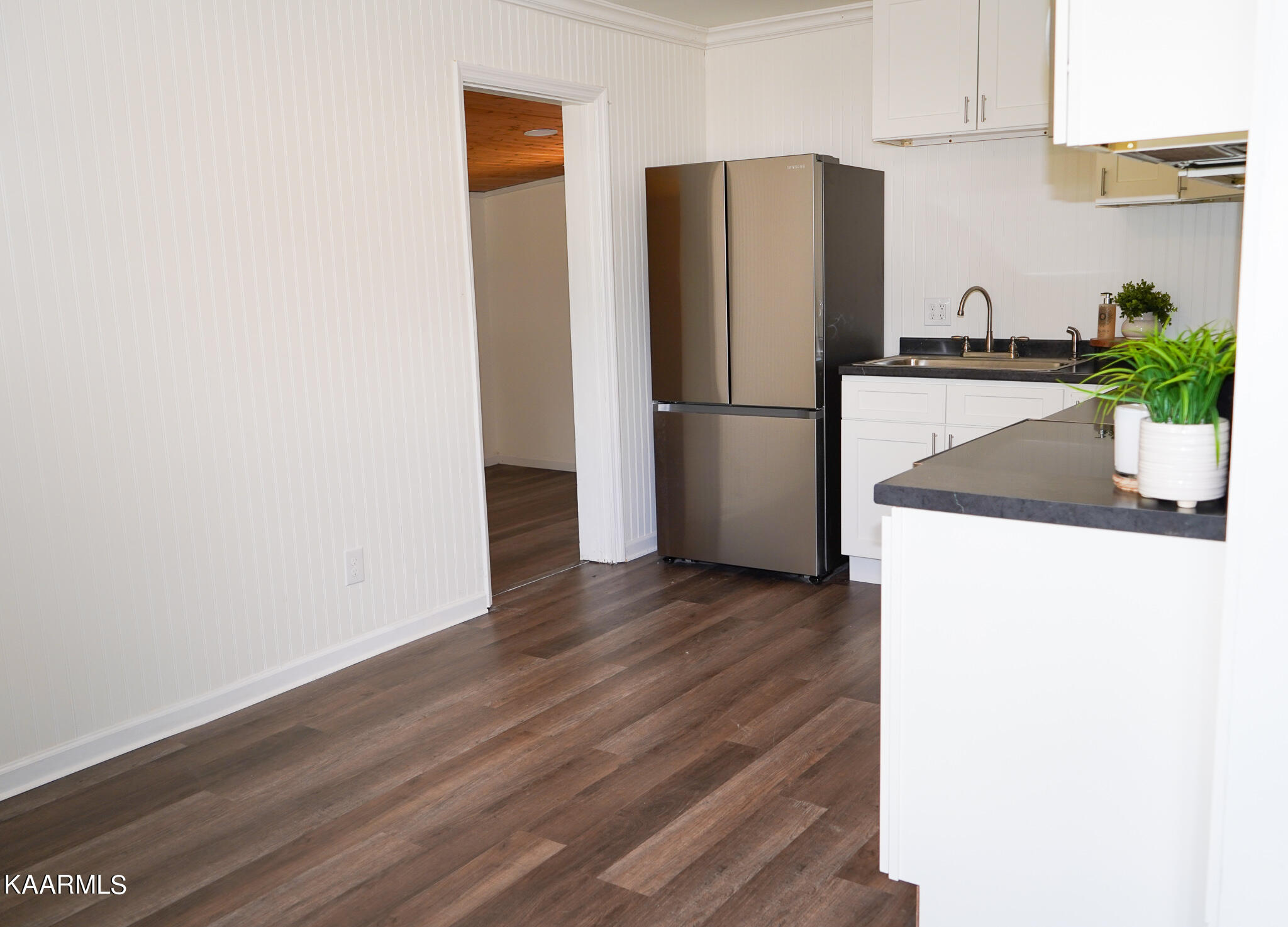 4401 Nicholas Road Northwest Knoxville, TN 37912 - Photo 5 of 16 Kitchen 2