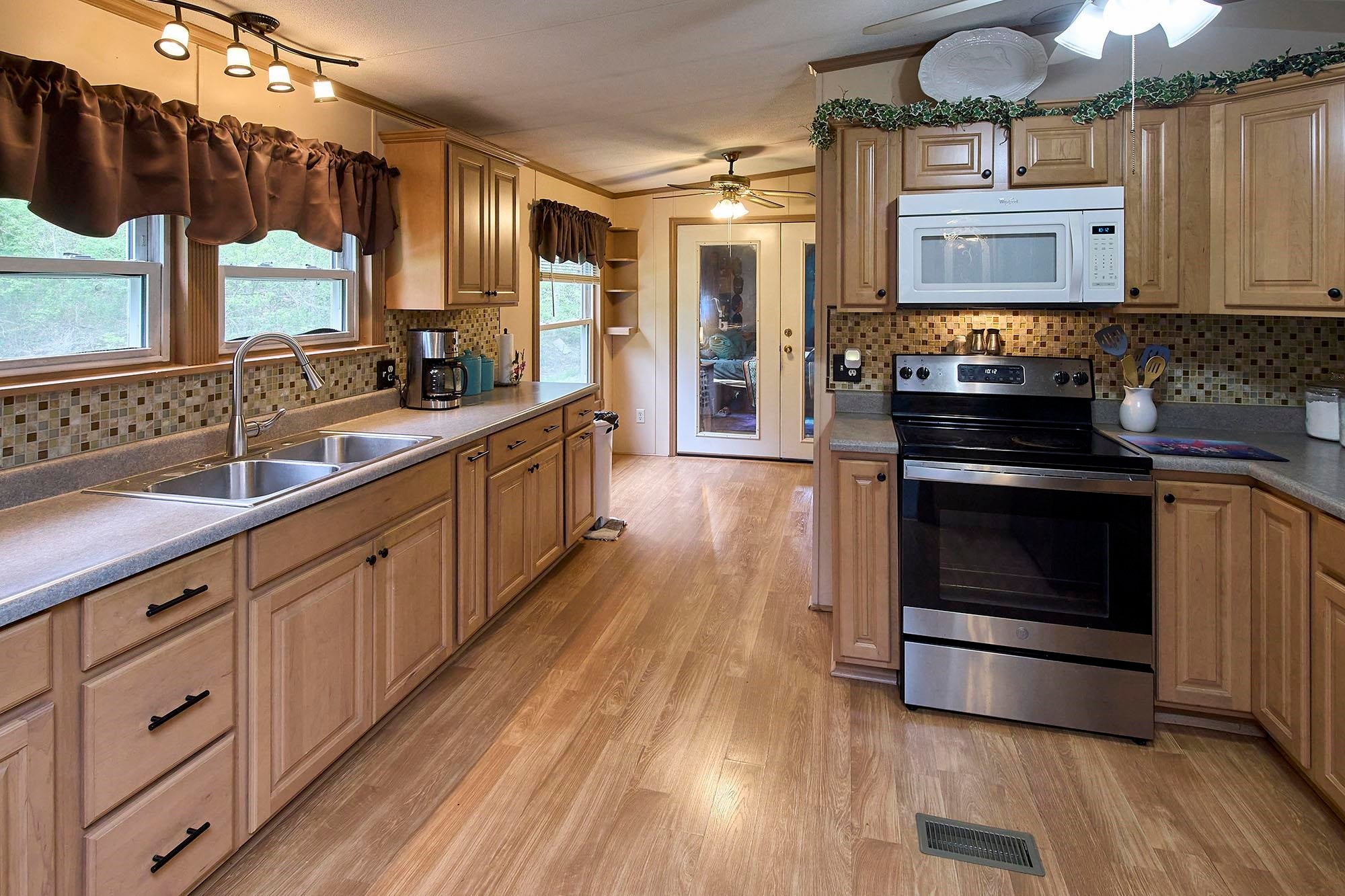 1021 McComas Branch Road Milton, WV 25541 - Photo 10 of 29 Gallery Image 10