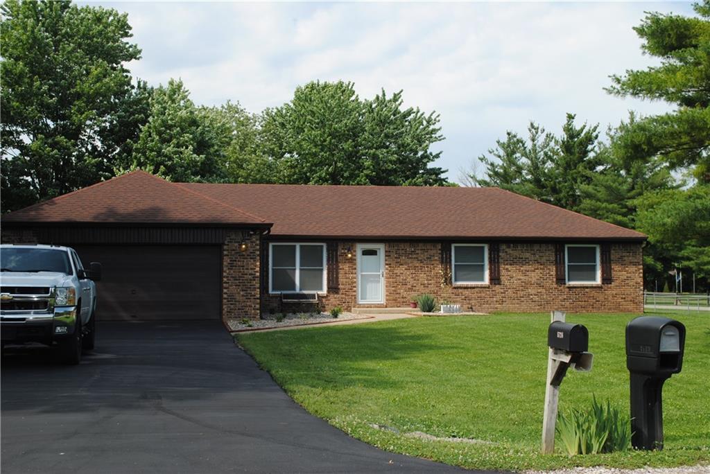 5724 Broyles Road Avon, IN 46123 - Photo 2 of 14 Gallery Image 2