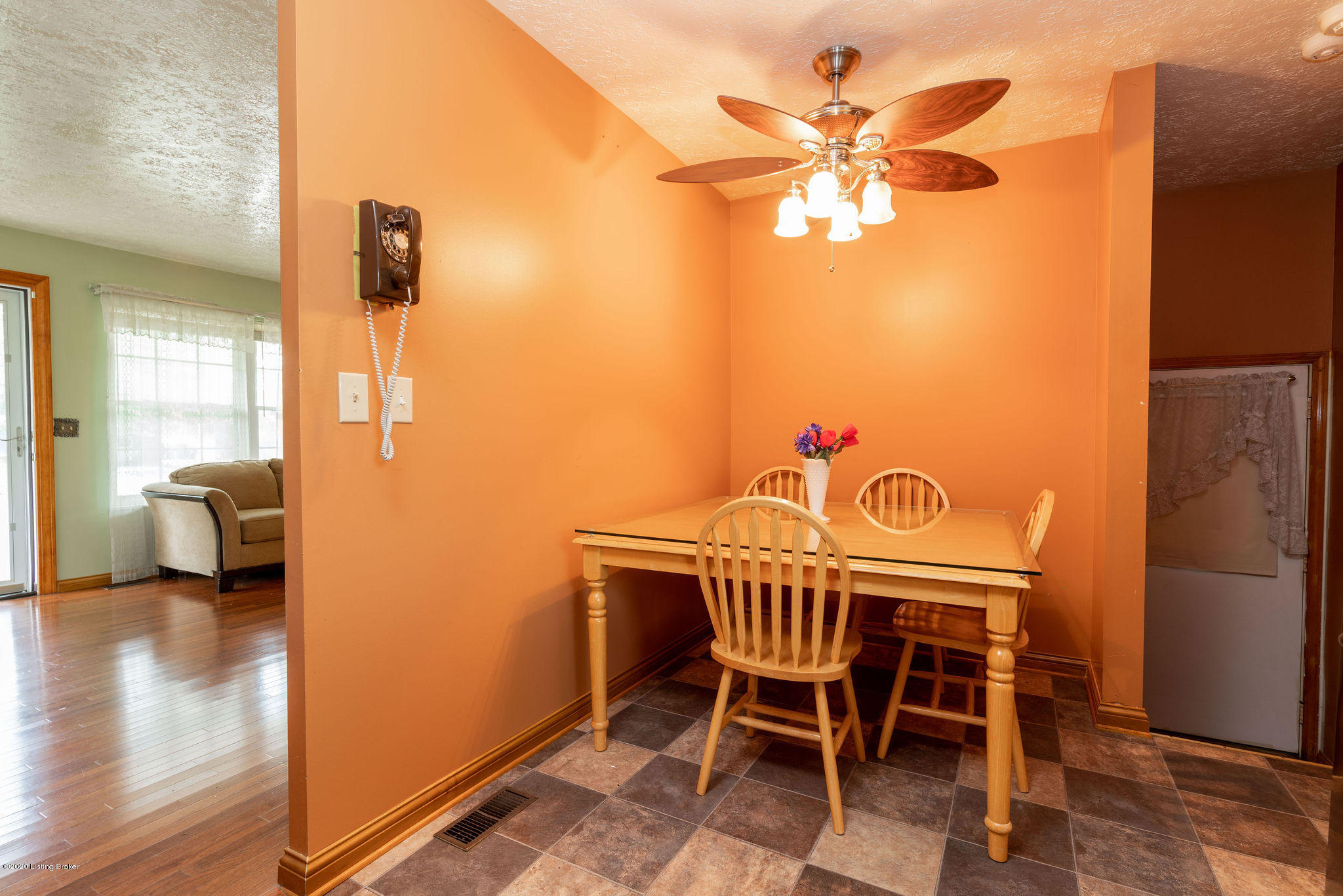 497 Blossom Road Louisville, KY 40229 - Photo 9 of 31 Dining Area