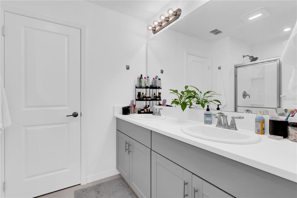 4226 Southern Vista Loop St. Cloud, FL 34772 - Photo 16 of 39 a bathroom with a sink and a mirror