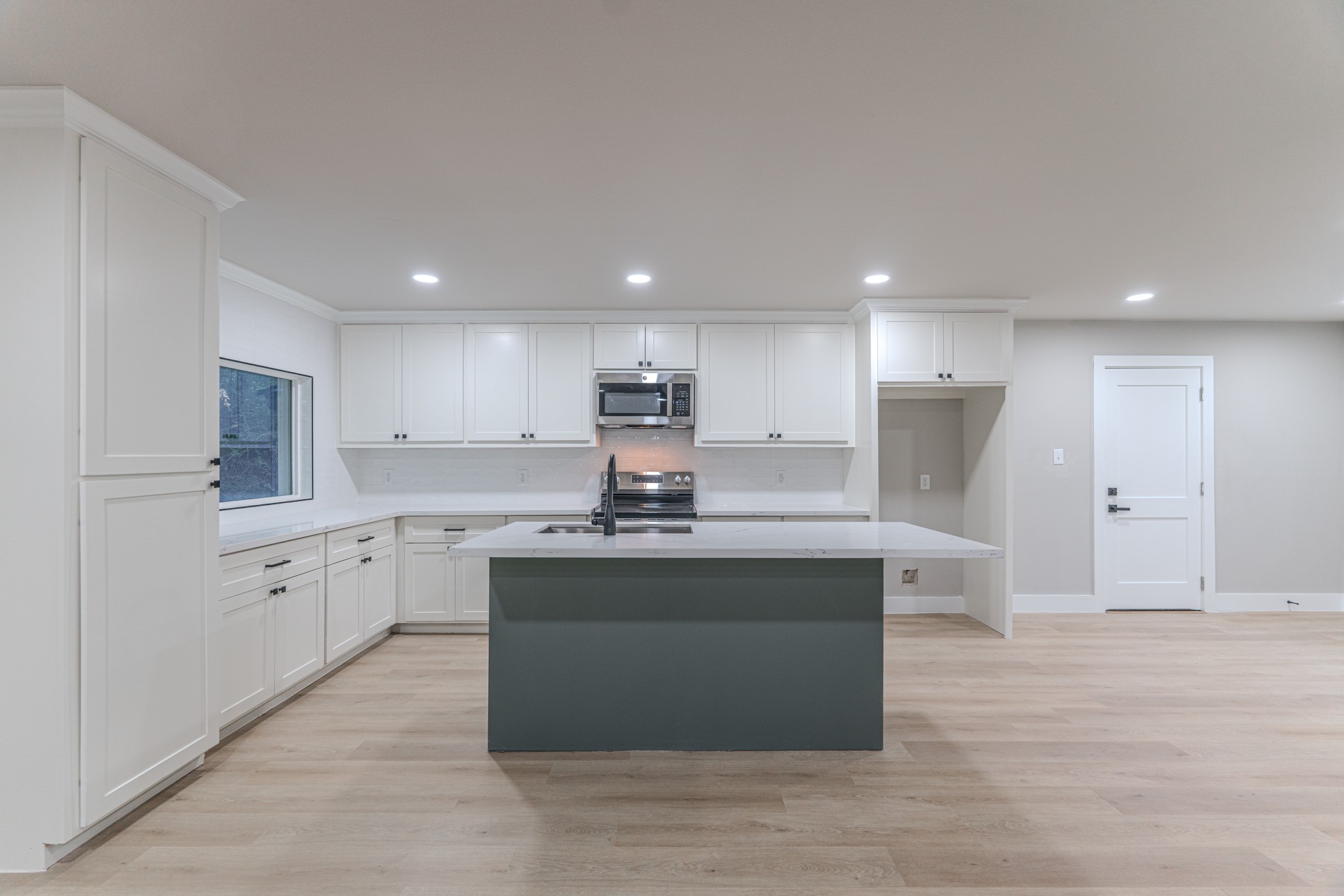 26701 Knottywood Oakhurst, TX 77359 - Photo 16 of 47 a large kitchen with stainless steel appliances a large counter top a stove and a refrigerator