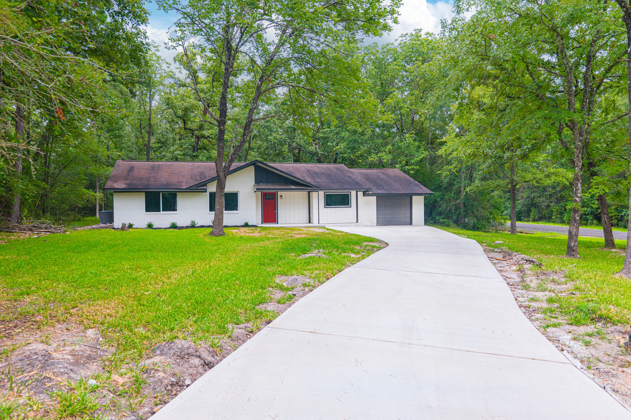 26701 Knottywood Oakhurst, TX 77359 - Photo 5 of 47 a view of house with garden