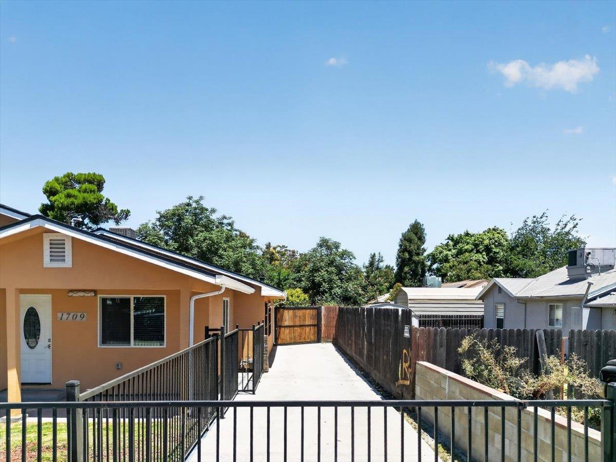 1709 Shaddox Avenue Modesto, CA 95358 - Photo 5 of 39
