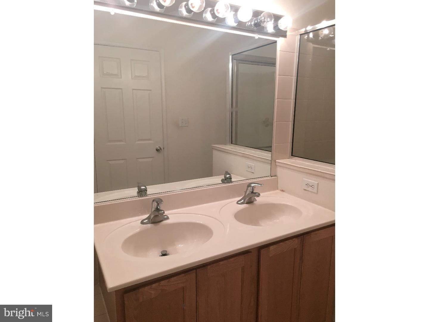 2152 Webster Street Philadelphia, PA 19146 - Photo 22 of 25 Bathroom