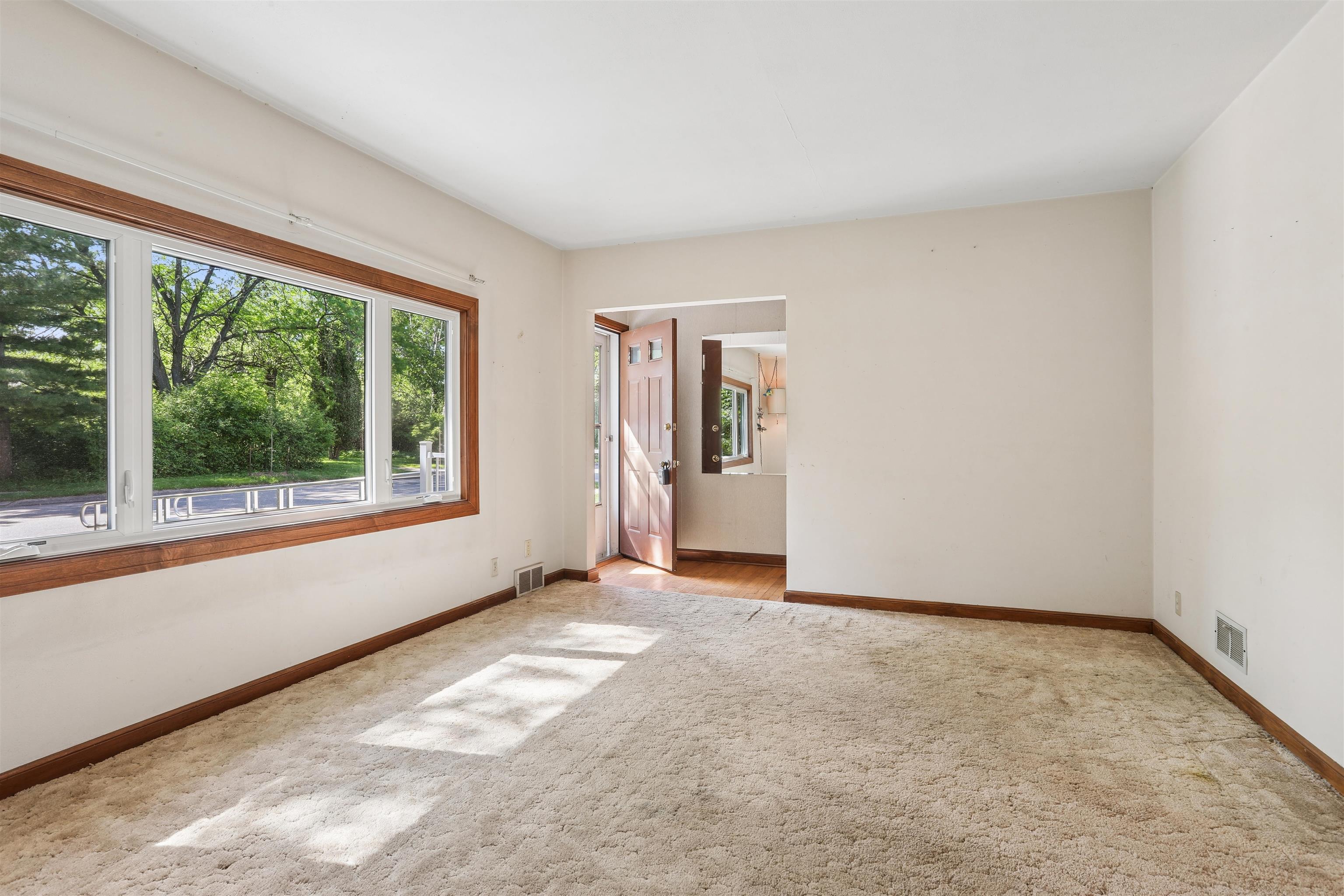 1124 Wisconsin Court Appleton, WI 54911 - Photo 4 of 15