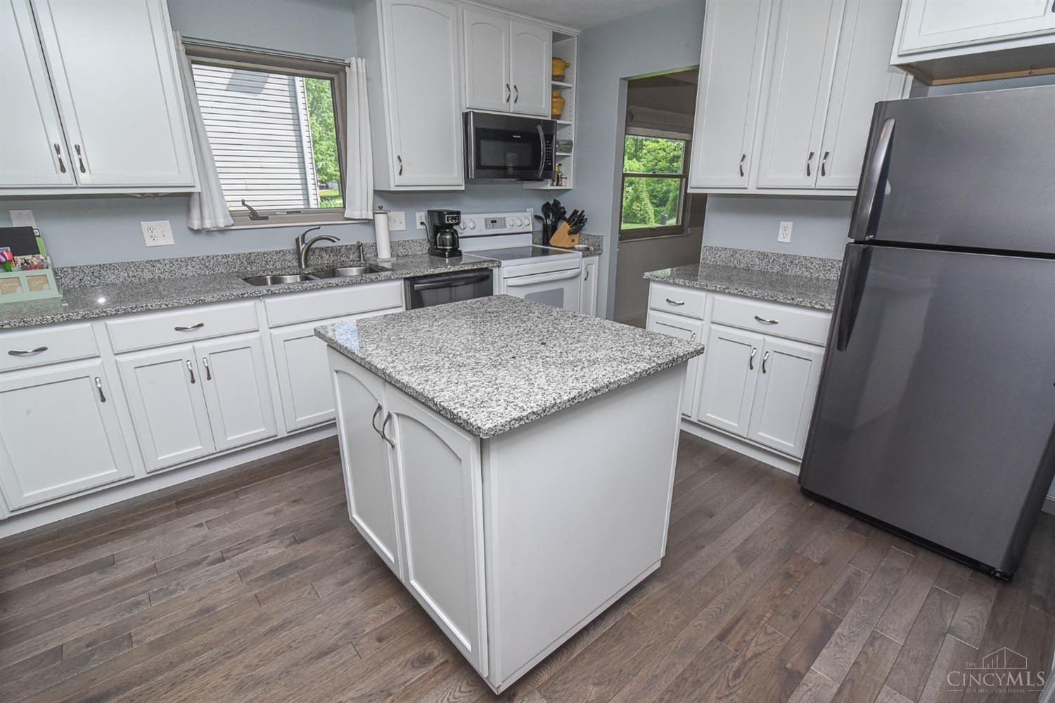 8160 Forest Road Cincinnati, OH 45255 - Photo 7 of 44
