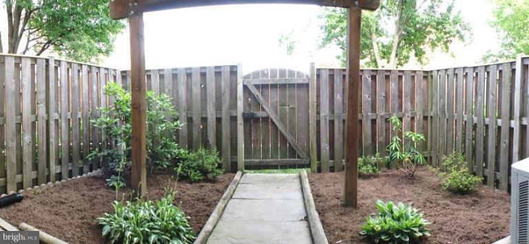 6318 Over See Court Springfield, VA 22152 - Photo 2 of 14 Back yard