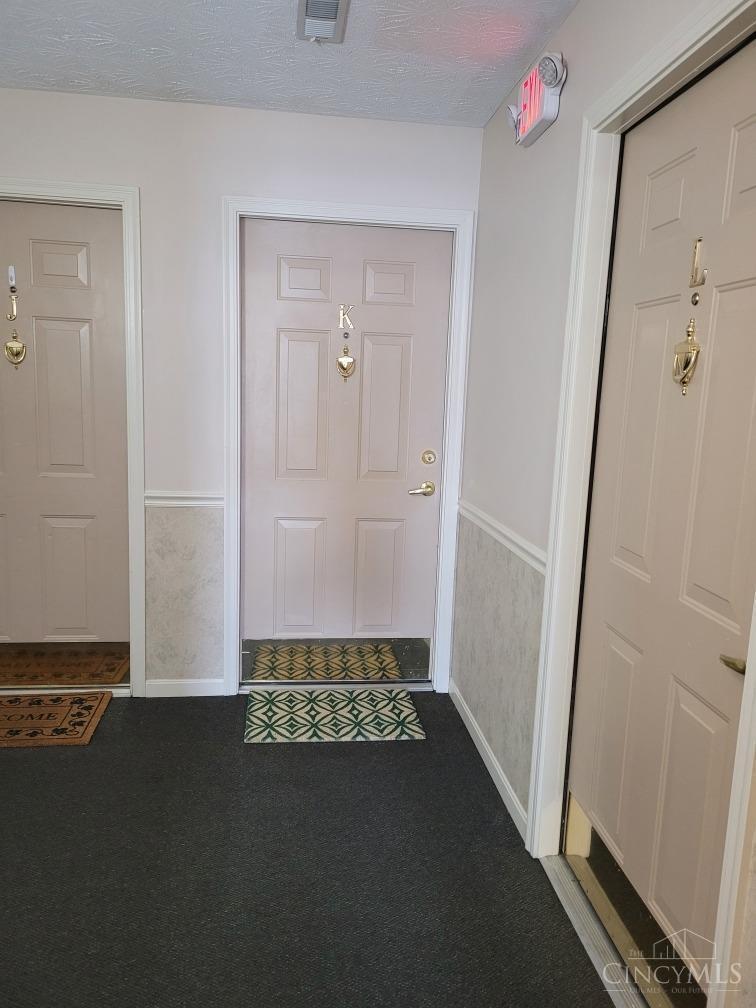 5485 Michelles Oak Court, Unit K Cincinnati, OH 45248 - Photo 5 of 35
