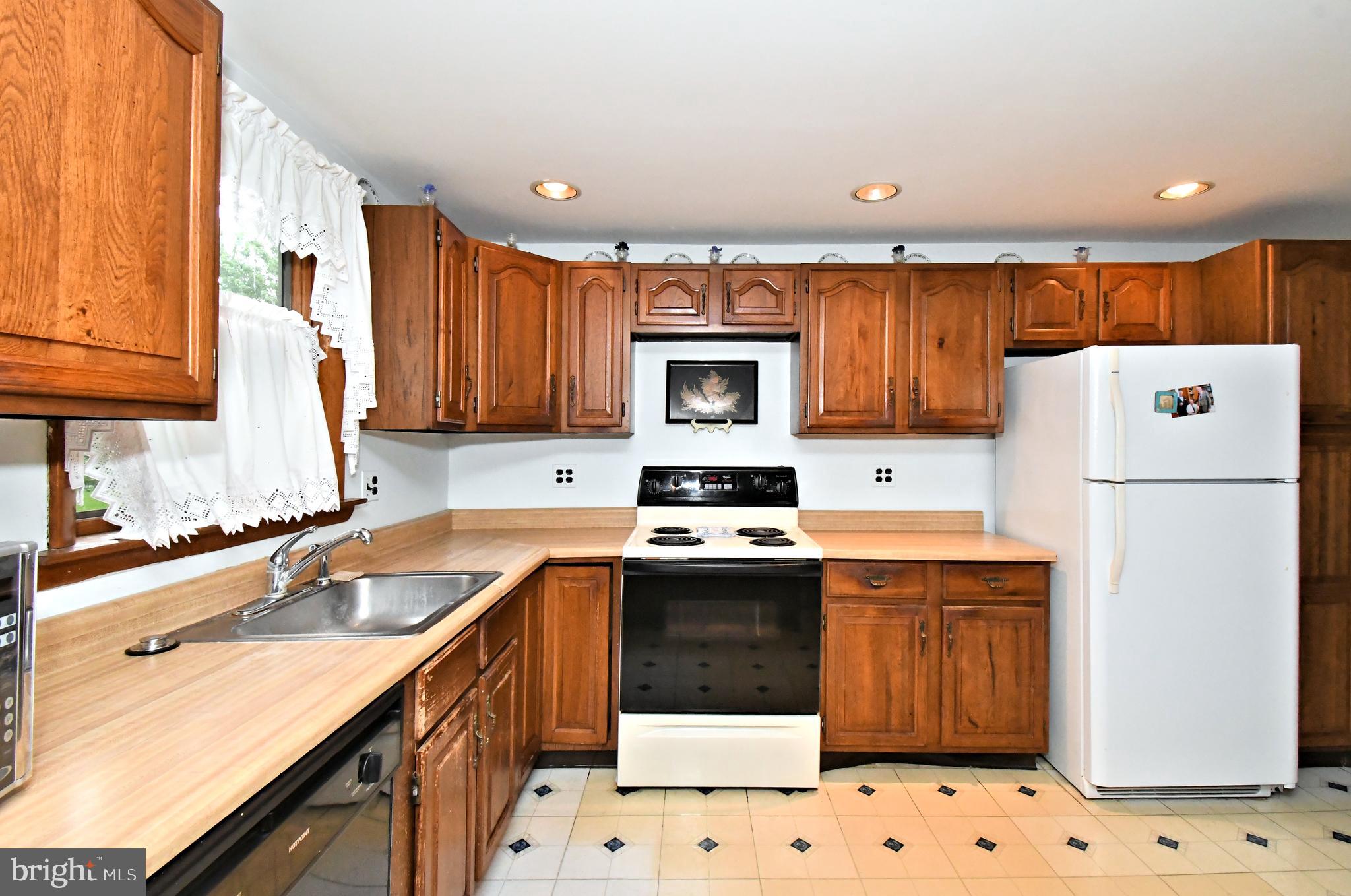 500 Burton Road Oreland, PA 19075 - Photo 17 of 54 Kitchen