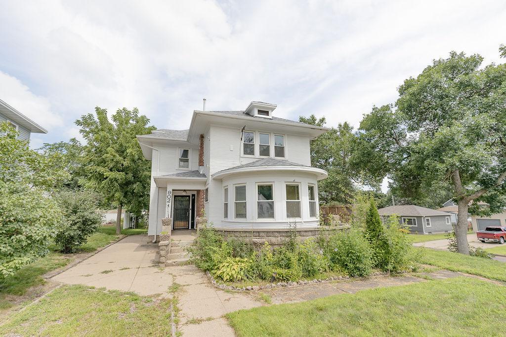 902 White Street Jackson, MN 56143 - Photo 2 of 58