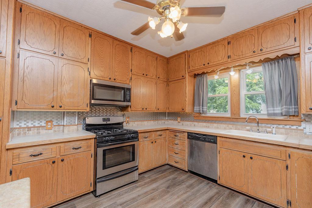 902 White Street Jackson, MN 56143 - Photo 8 of 58