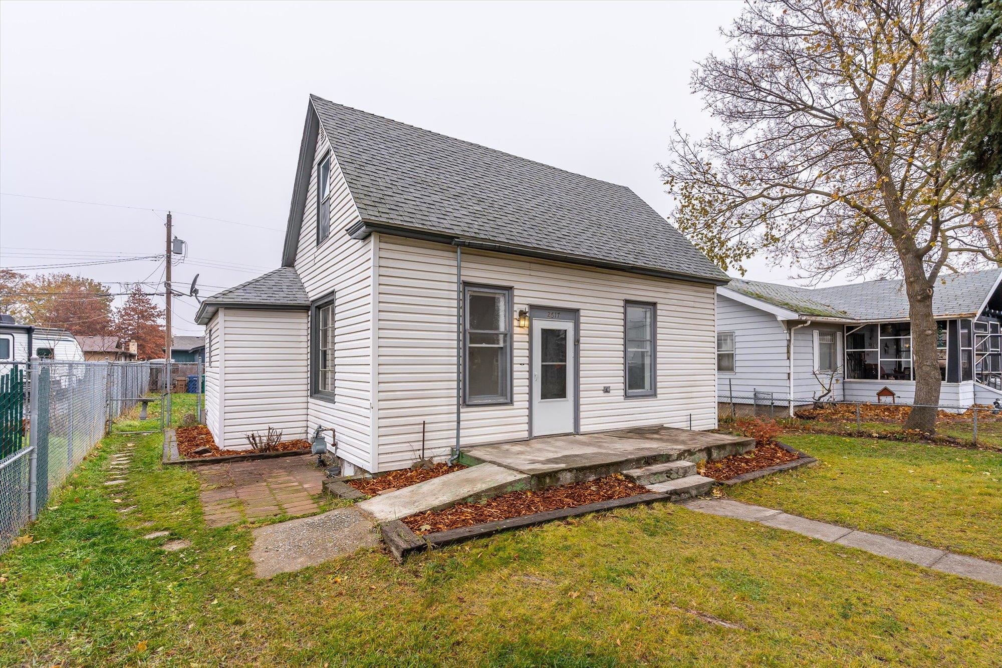 2617 North Pittsburg Street Spokane, WA 99207 - Photo 2 of 18