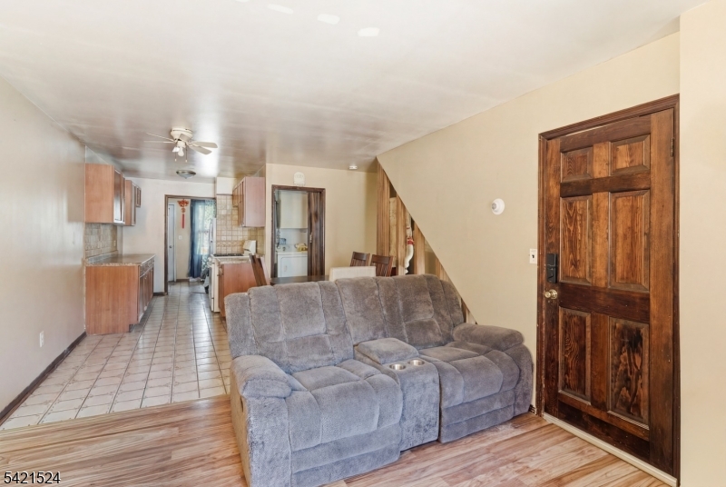 375 Westervelt Place Lodi, NJ 07644 - Photo 4 of 22