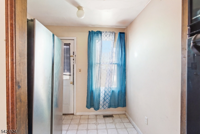 375 Westervelt Place Lodi, NJ 07644 - Photo 9 of 22