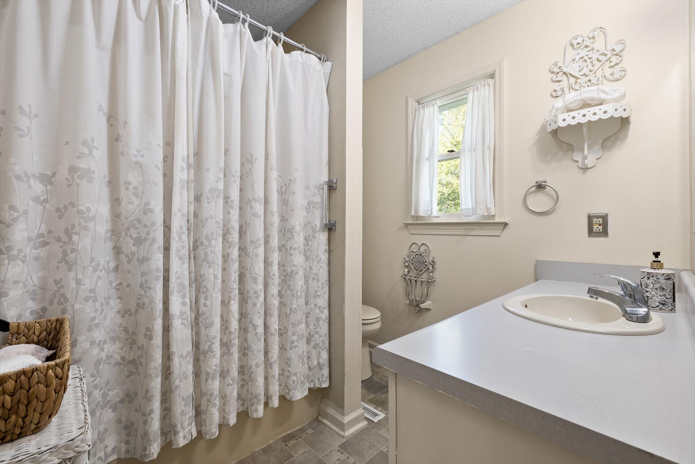 10527 East Brainerd Road Apison, TN 37302 - Photo 5 of 47 62-Brainerd-12