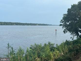 12339 Hatton Point Road Fort Washington, MD 20744 - Photo 4 of 37 view heading north on the Potomac River