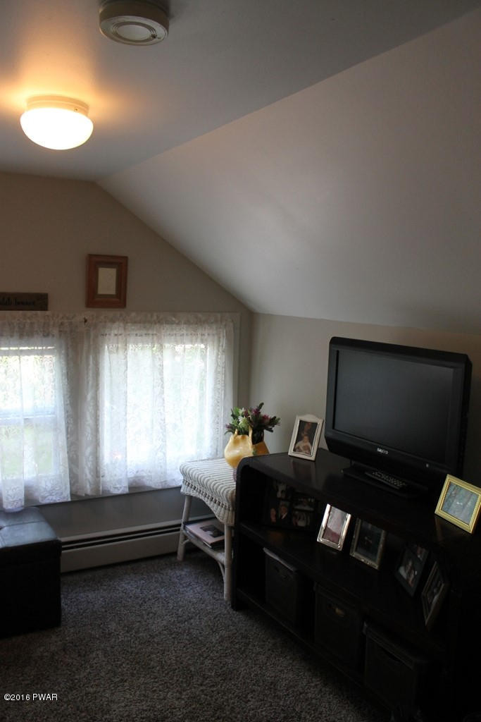 325 Rowe Street Hawley, PA 18428 - Photo 26 of 37
