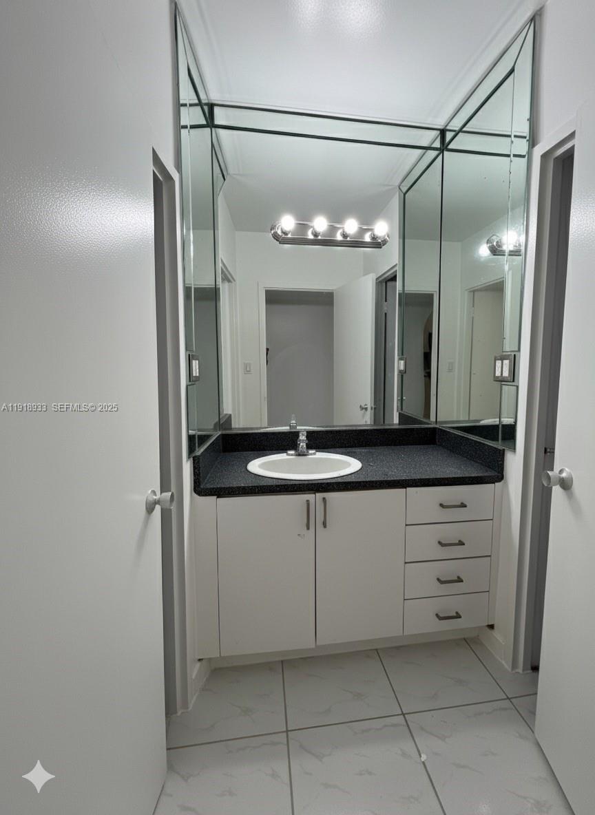 100 Lincoln Road, Unit 1027 Miami Beach, FL 33139 - Photo 14 of 27