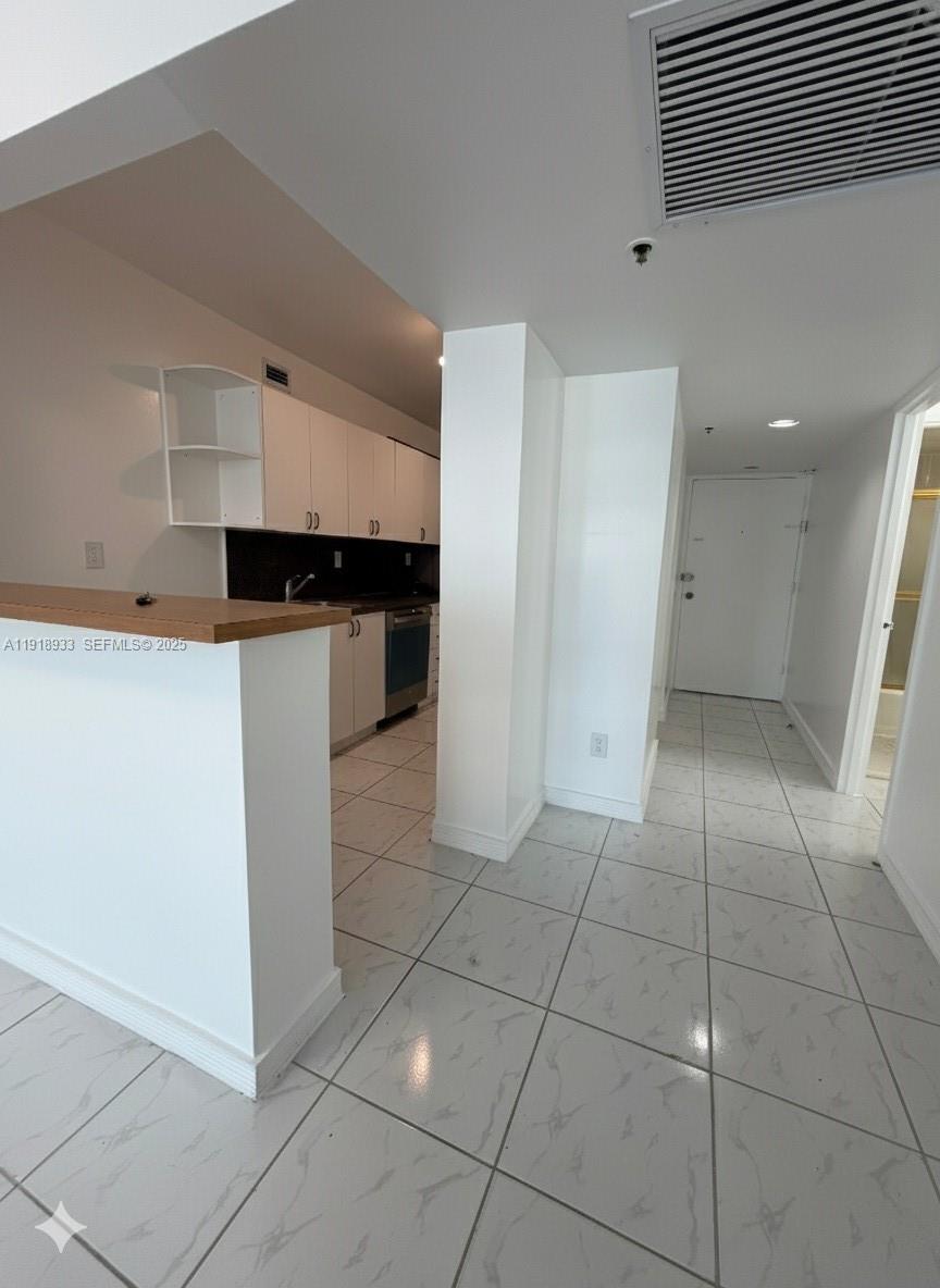 100 Lincoln Road, Unit 1027 Miami Beach, FL 33139 - Photo 6 of 27