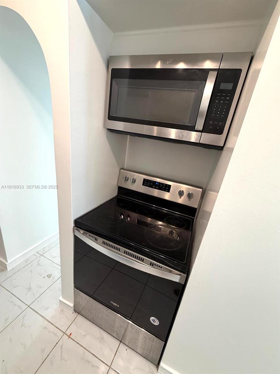 100 Lincoln Road, Unit 1027 Miami Beach, FL 33139 - Photo 10 of 27