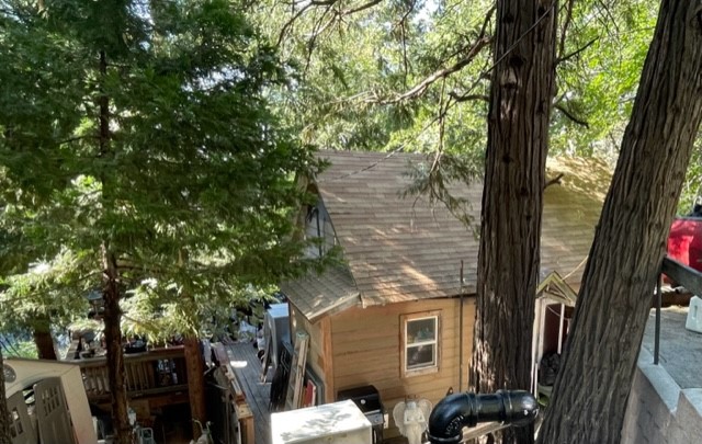a backyard of a house with lots of tree