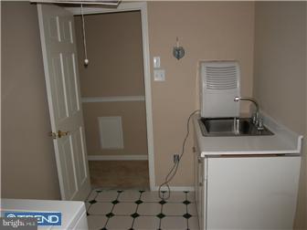1111 Laurel Road Edgewater Park, NJ 08010 - Photo 5 of 11 Gallery Image 5