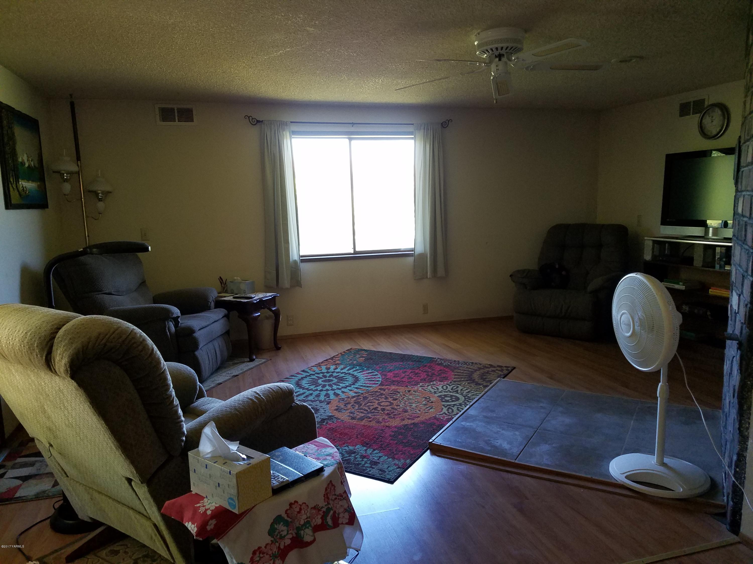 11704 Marble Road Yakima, WA 98908 - Photo 14 of 33 a living room with furniture and a wooden floor