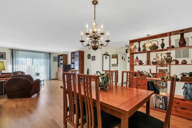 $285,000 | 7601 Lincoln Avenue, Unit 511, Skokie, IL 60077