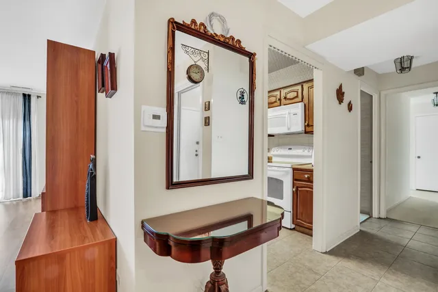 $285,000 | 7601 Lincoln Avenue, Unit 511, Skokie, IL 60077