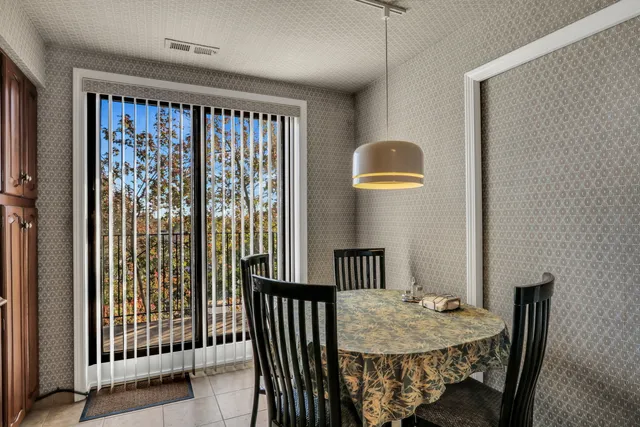 $285,000 | 7601 Lincoln Avenue, Unit 511, Skokie, IL 60077