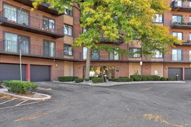 $285,000 | 7601 Lincoln Avenue, Unit 511, Skokie, IL 60077