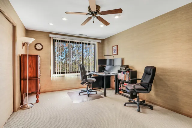 $285,000 | 7601 Lincoln Avenue, Unit 511, Skokie, IL 60077