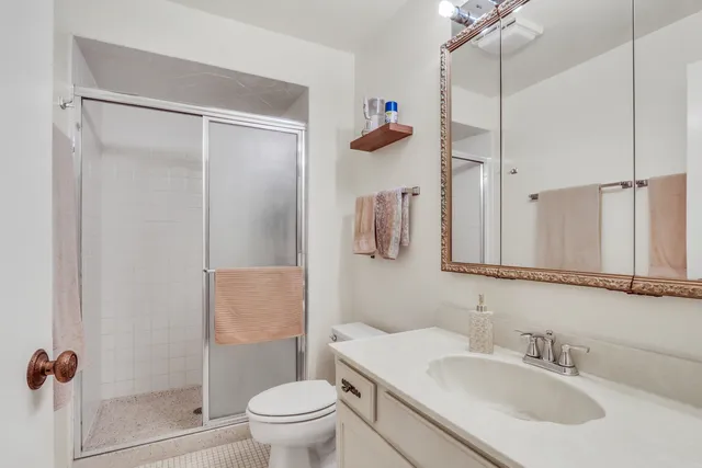 $285,000 | 7601 Lincoln Avenue, Unit 511, Skokie, IL 60077