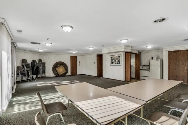 $285,000 | 7601 Lincoln Avenue, Unit 511, Skokie, IL 60077