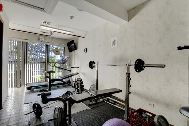 $285,000 | 7601 Lincoln Avenue, Unit 511, Skokie, IL 60077