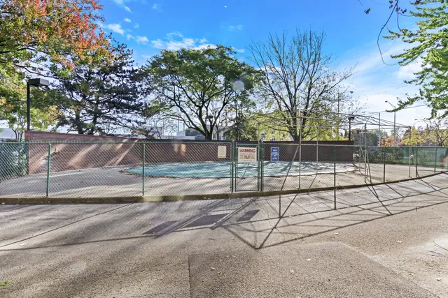 $285,000 | 7601 Lincoln Avenue, Unit 511, Skokie, IL 60077